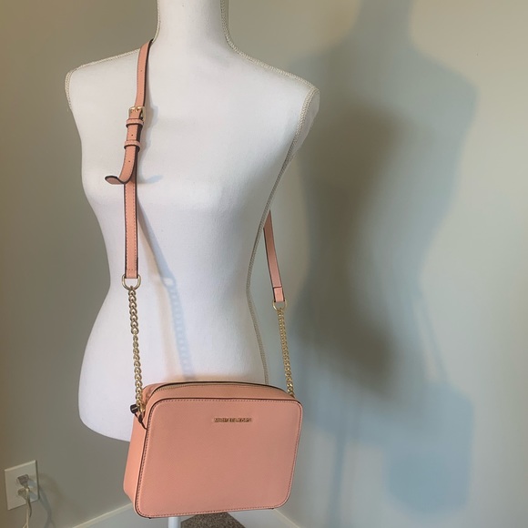 Michael Kors Handbags - NWOT petal pink Michael Kors crossbody purse